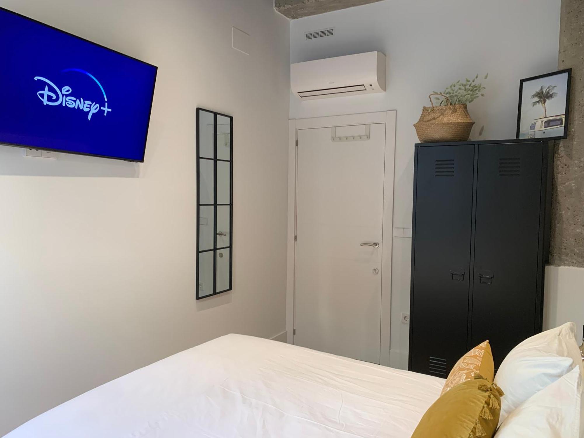 La Reina Beach Rooms Валенсія Екстер'єр фото