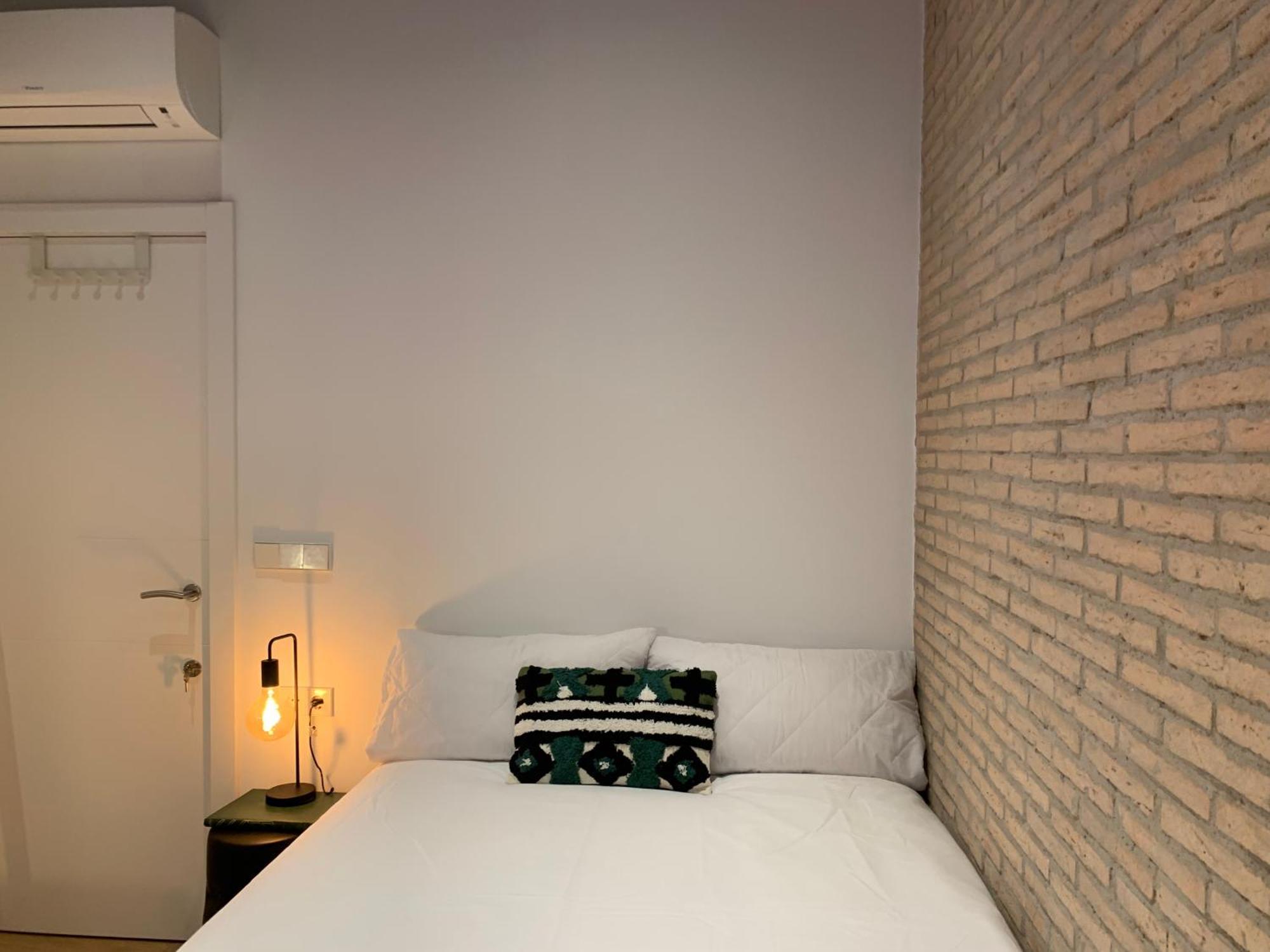 La Reina Beach Rooms Валенсія Екстер'єр фото